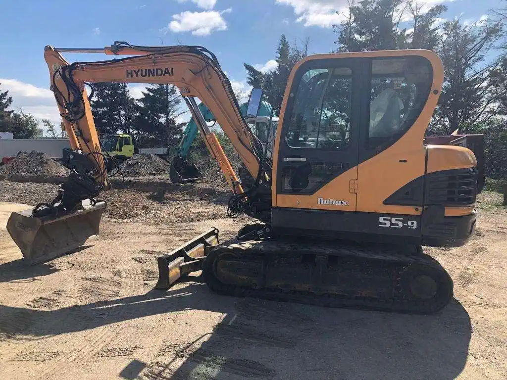 Mini-pelle Hyundai R55-9 5,5T – Occasion Fiable – Image 3