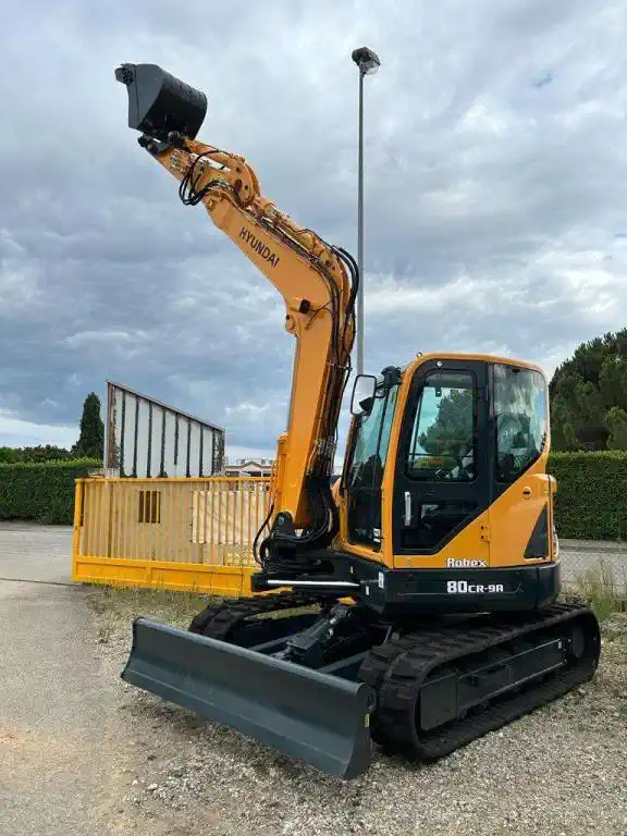 Mini-pelle Hyundai R80CR-9A 8T – Occasion Fiable – Image 3