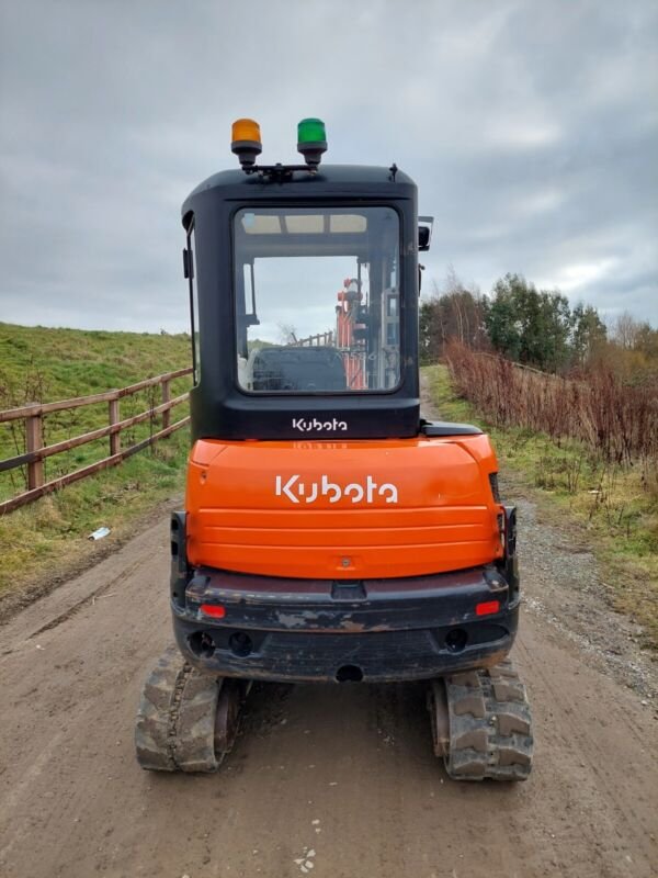 Mini-pelle Kubota KX71-3 2012 – 2,5T Excellent État – Image 4